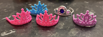 25x zufällig ausgewählte Puppen Diadem rosa lila für Puppen UK Verkäufer kostenloser Versand