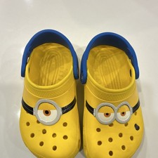 Crocs Classic Minions Clog Sandals Yellow/Blue Slip-On Lightweight Kids J1