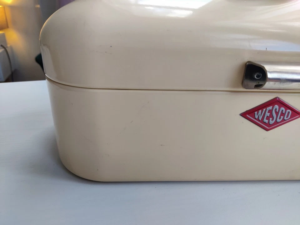Wesco Large Beige Grandy Metal Bread Bin, 22x42x16.5, 3kg, FAIR - GOOD CONDITION - Image 2 of 4