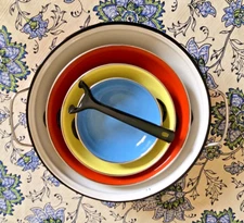 Set of 4 Vintage MCM Yugoslavia Enamel Skillet Saute Multi-Colored Pans & Handle