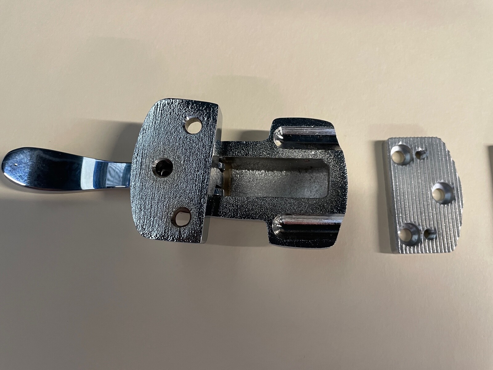ROLLS ROYCE CORNICHE CONVERTIBLE TOP LATCH FITS  FROM 87  TO 1993  PW51424