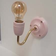 Applique Murale Porcelaine véritable rose pastel et tube col de cygne en laiton