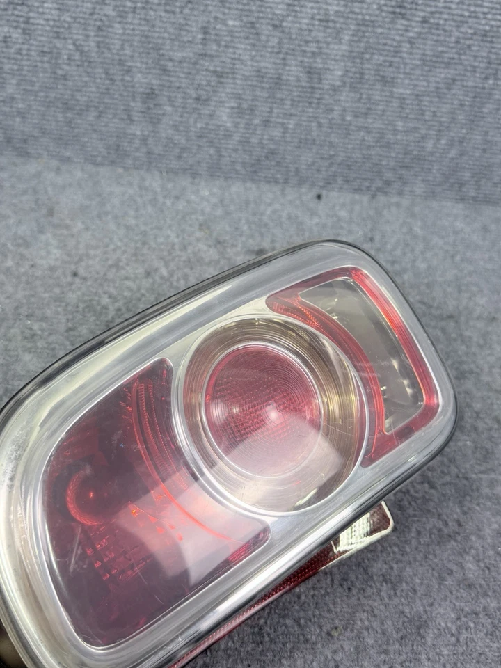 Conjunto de luz trasera derecha MINI Cooper Clubman 2011-2014 OEM (lado del pasajero) Foto 3 de 4