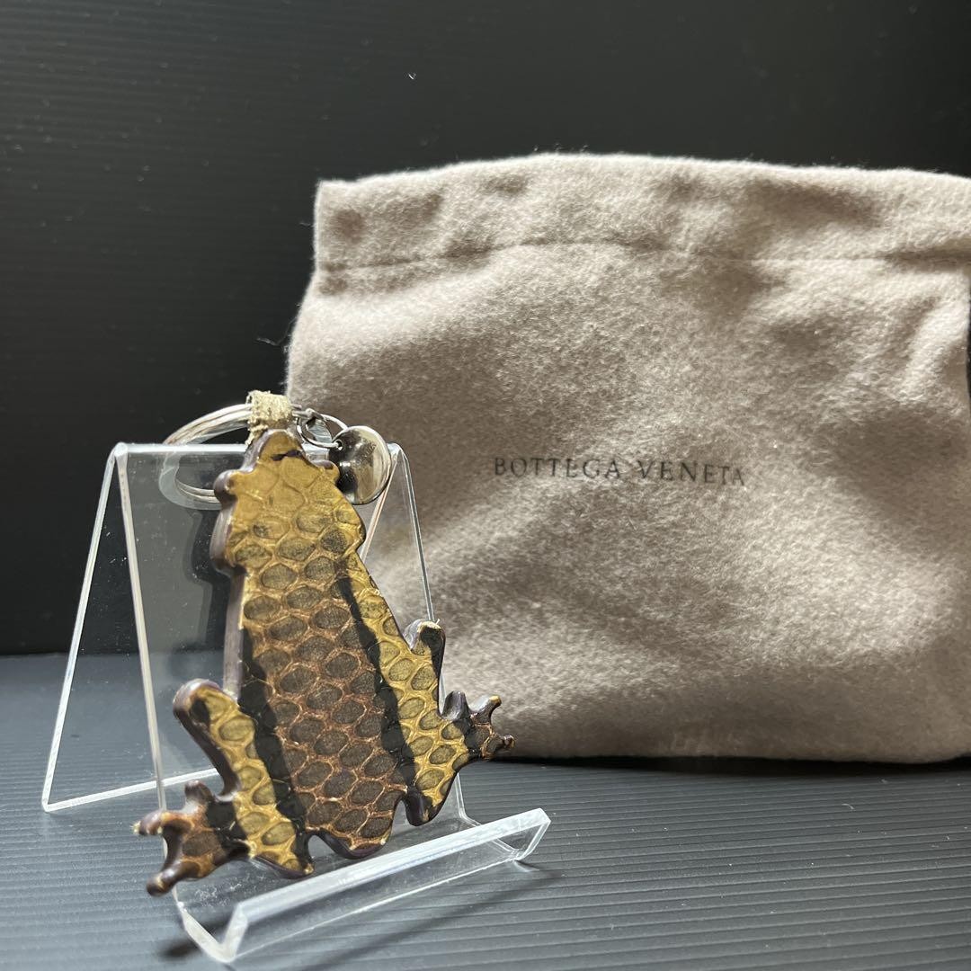 BOTTEGA VENETA Frog Keyring Python bag charm good… - image 1