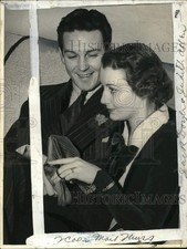 1935 Press Photo Boxer Jack Doyle and wife Judith Allen - pis00062