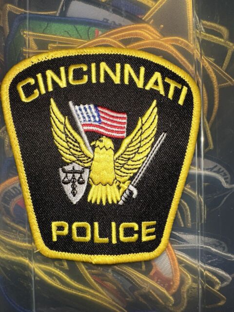 Cincinnati (OH) toppa polizia