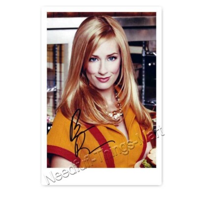 Beth Behrs alias  Caroline Channing aus 2 Broke Girls - Autogrammfoto [A01] 