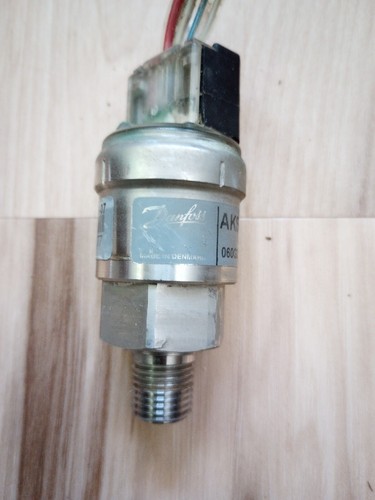 Danfoss 060G392405 Pressure Transducer AKS1008 X13790348-07 TDR00335 - Picture 6 of 6
