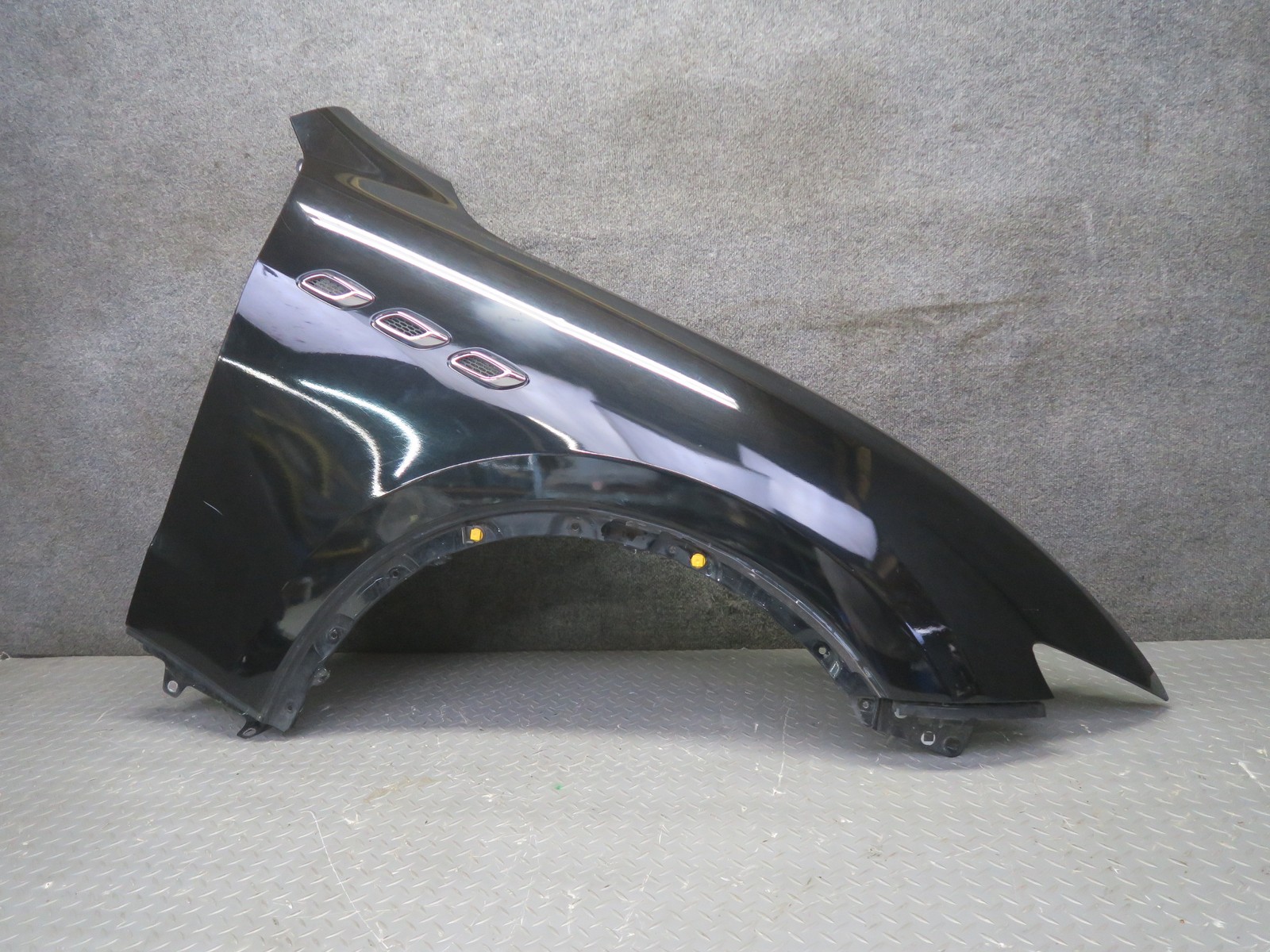2017-2020 MASERATI LEVANTE M161 FRONT RIGHT FENDER SHELL COVER PANEL BLACK