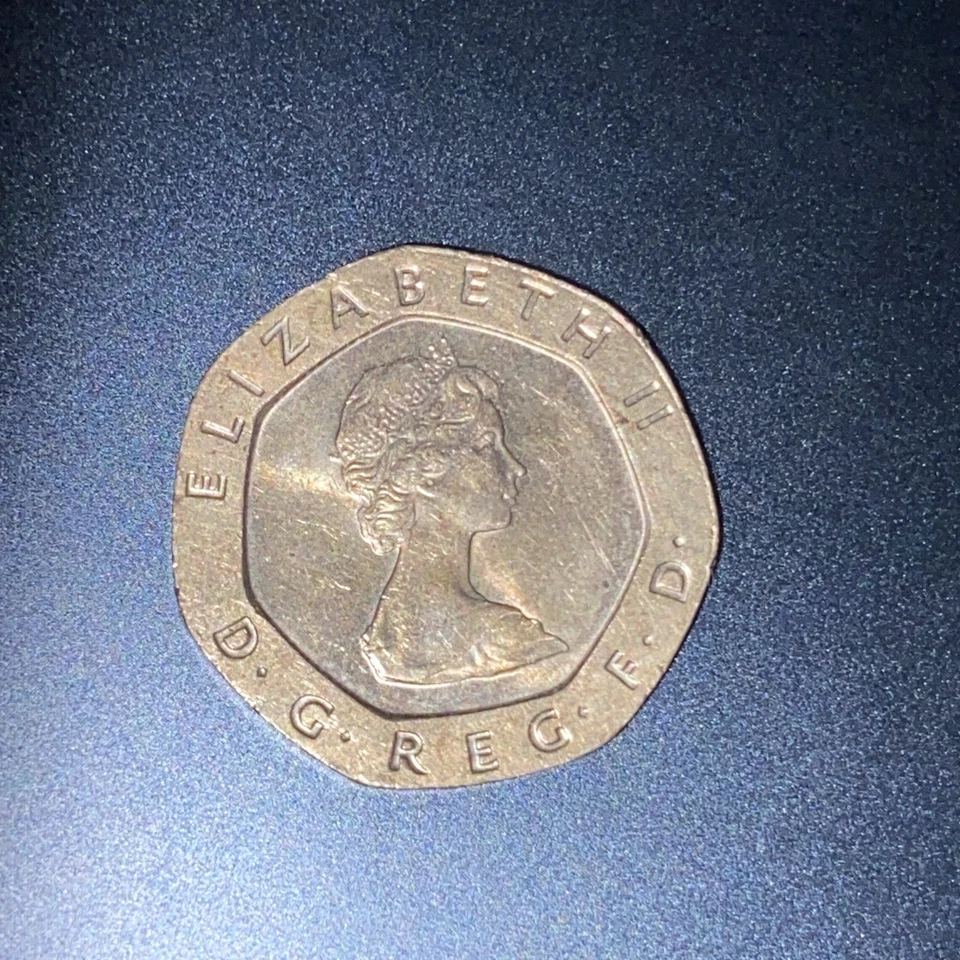 1984 England Queen Elizabeth II 20 Pence Coin RARE Coin - Image 2 of 4