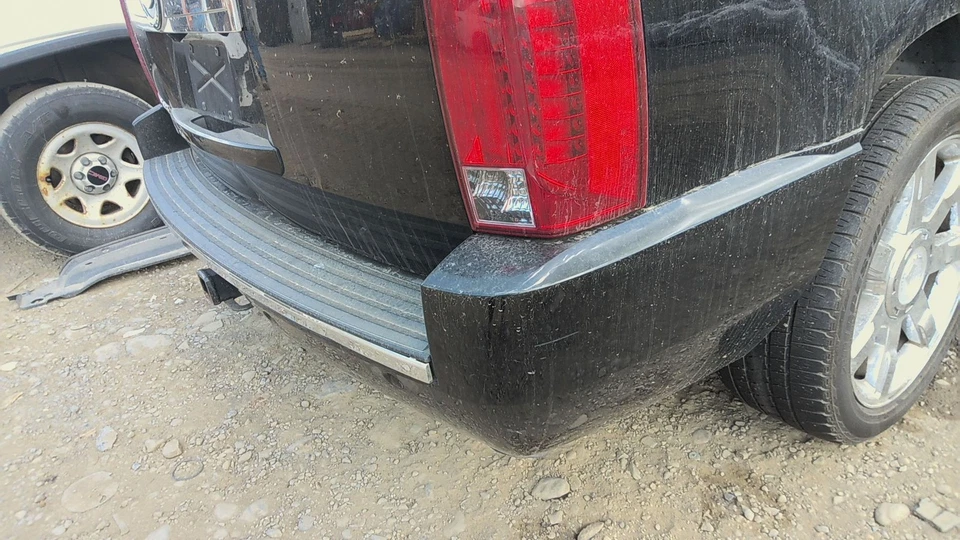 07 CADILLAC ESCALADE Rear Bumper Assembly (NO SHIPPING) - Изображение 2 из 3