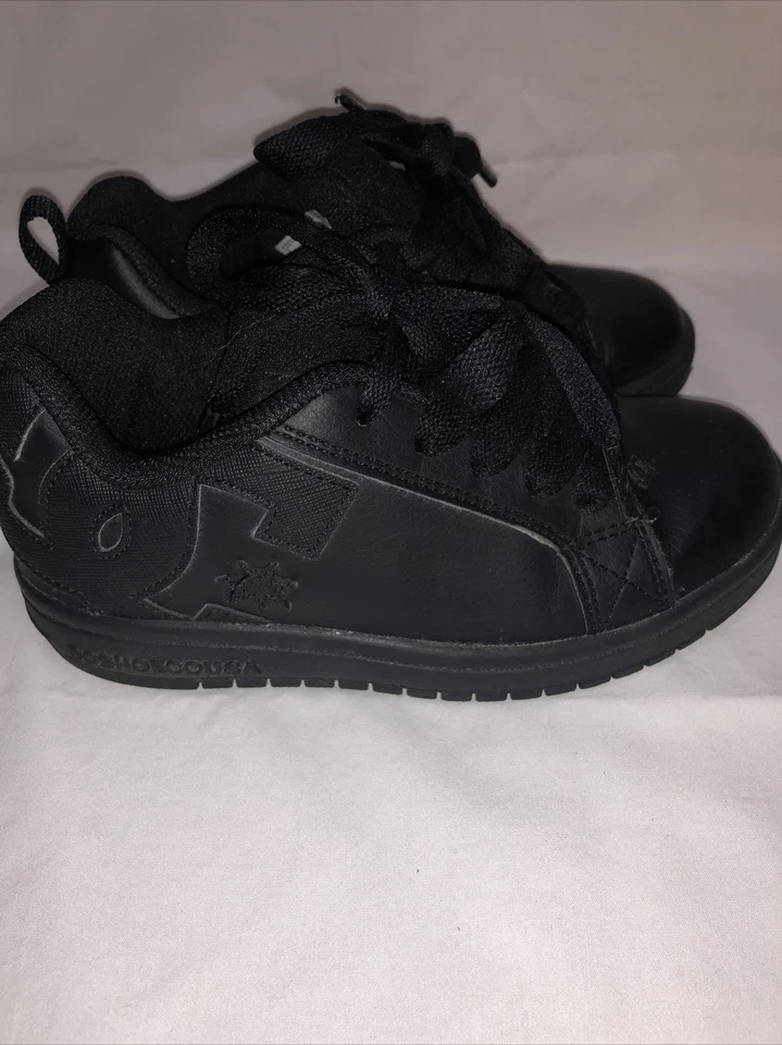 ** Zapatos de skate DC Court Graffik para niños, talla 2 para niños pequeños - negros Foto 4 de 4