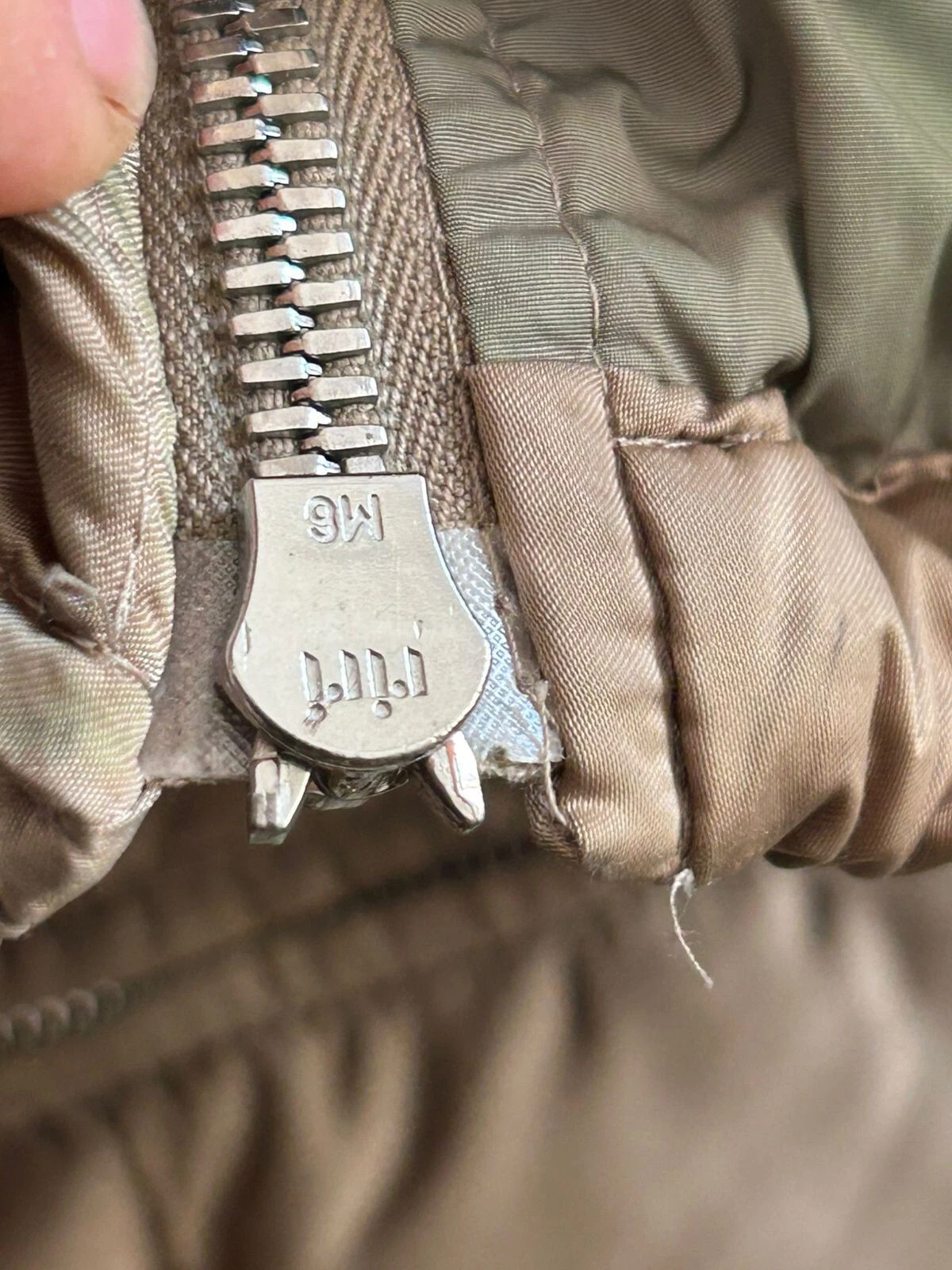 giacca prada con cappuccio taglia 40 IT Ha buco e qualche macchia