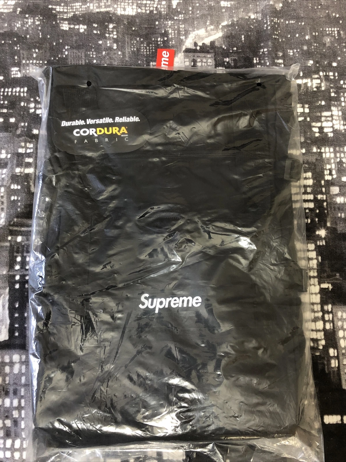 Sac fourre tout Supreme noir ! SS19 ! 100 % authentique ! Stock totalement mort ! Super rare !!!