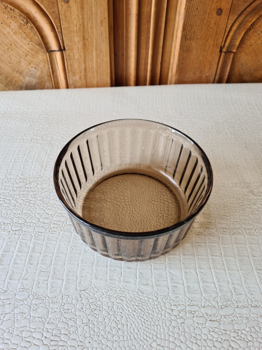 Petit Saladier Ou Bol Arcopal En Verre Fumé - Occasion En Bon état