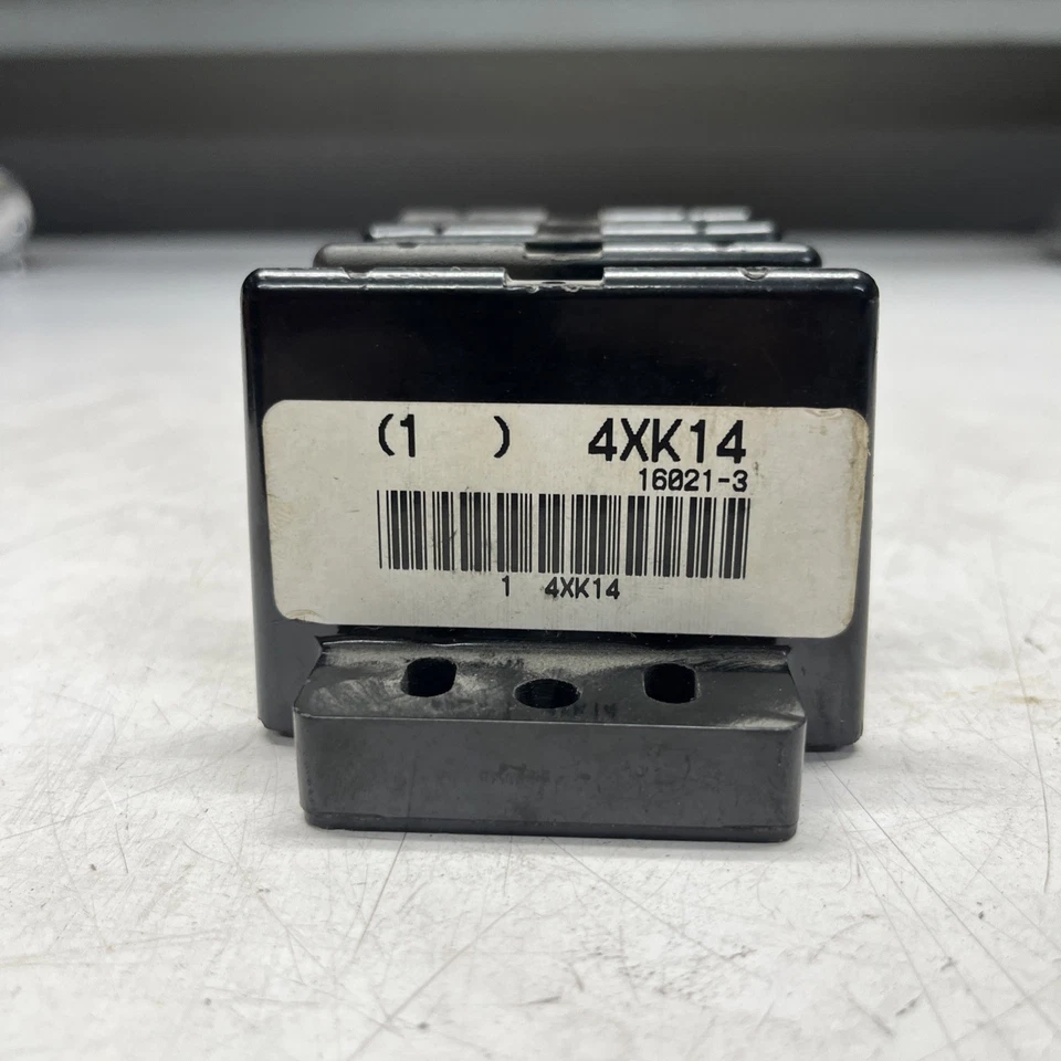BUSSMANN 16021-3 Power Distr Block,Al/Cu,600V AC/DC 4XK14 - Image 3 of 4