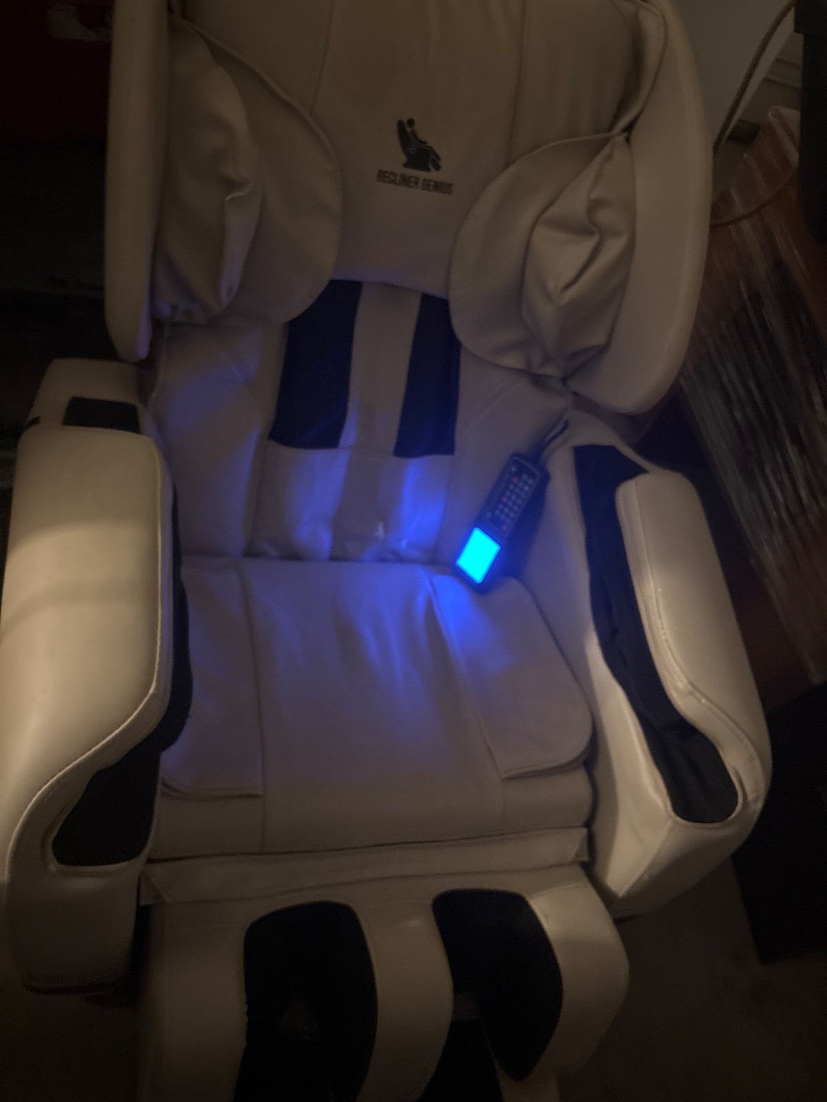 White Recliner Genius Retail Value 6000$ Good Shape