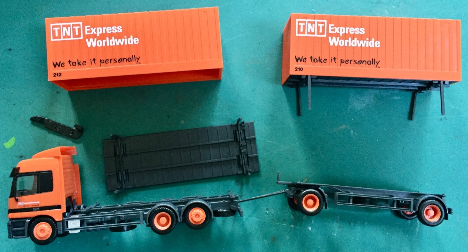 Scania 124 Herpa HO miniature de collection TNT en état neuf