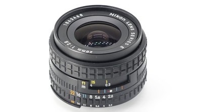 Nikon Series E 28mm 1:2,8 Objektiv ais