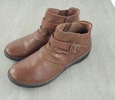 Clarks Women's Cora Rouched Ankle Boot-Brown Leather Size 9.5 Shoes EUC