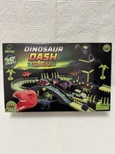 USA Toyz Ultimate Dinosaur Dash Race Track Adventure 225 Pieces Glow In Dark