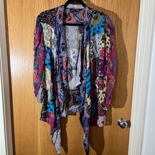 Young Thred Women's Blouse Tunic Size small EUC