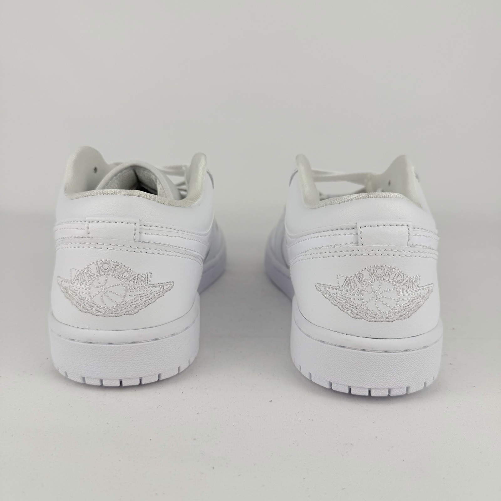 Jordan 1 Low Triple White 2022 DV0990-111 Women's Size 10.5 thumbnail 5