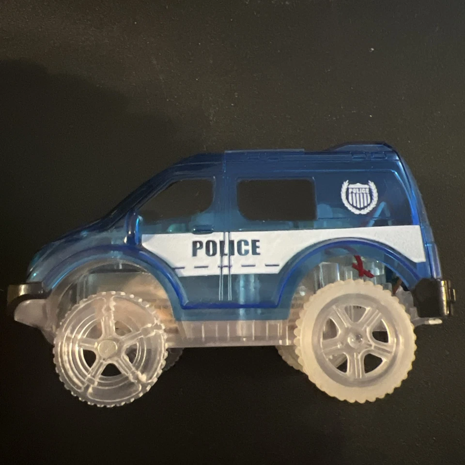 18 Feet Flexible Magic Tracks Track And 3 Cars - Image 2 of 4