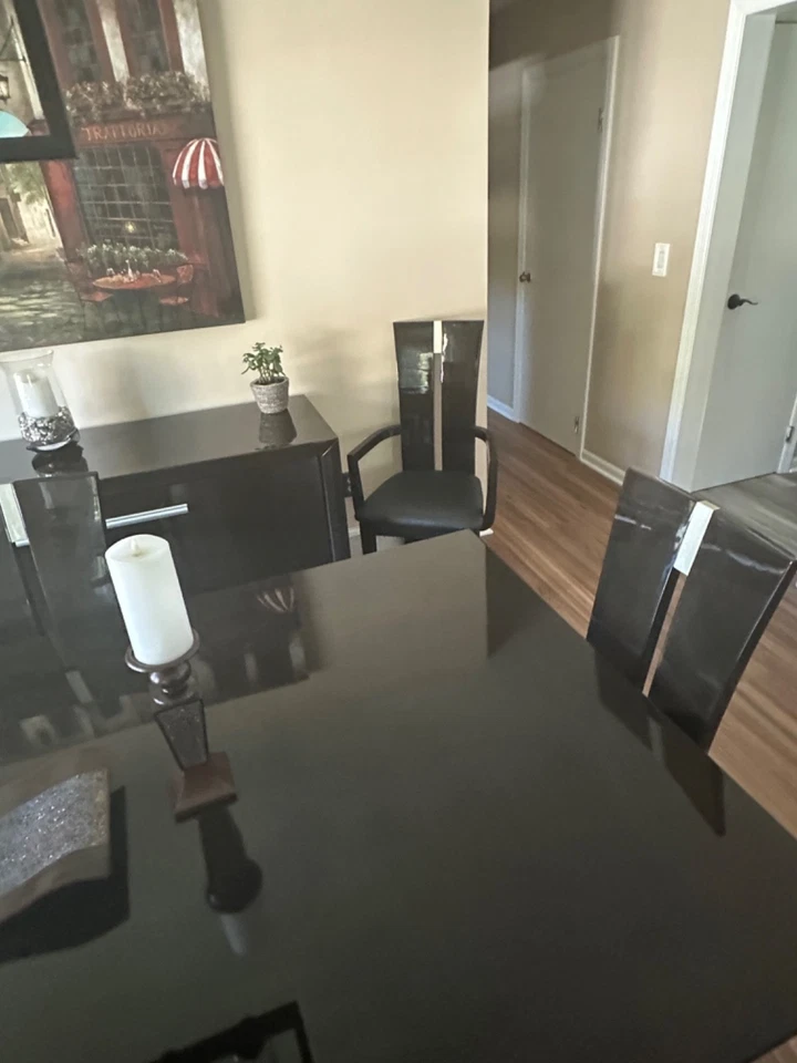 Hermoso juego de comedor de laca "marrón oscuro" Foto 2 de 4