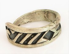 VINTAGE BEAUTIFUL STERLING SILVER NATIVE AMERICAN DESIGN ADJUSTABLE BAND RING