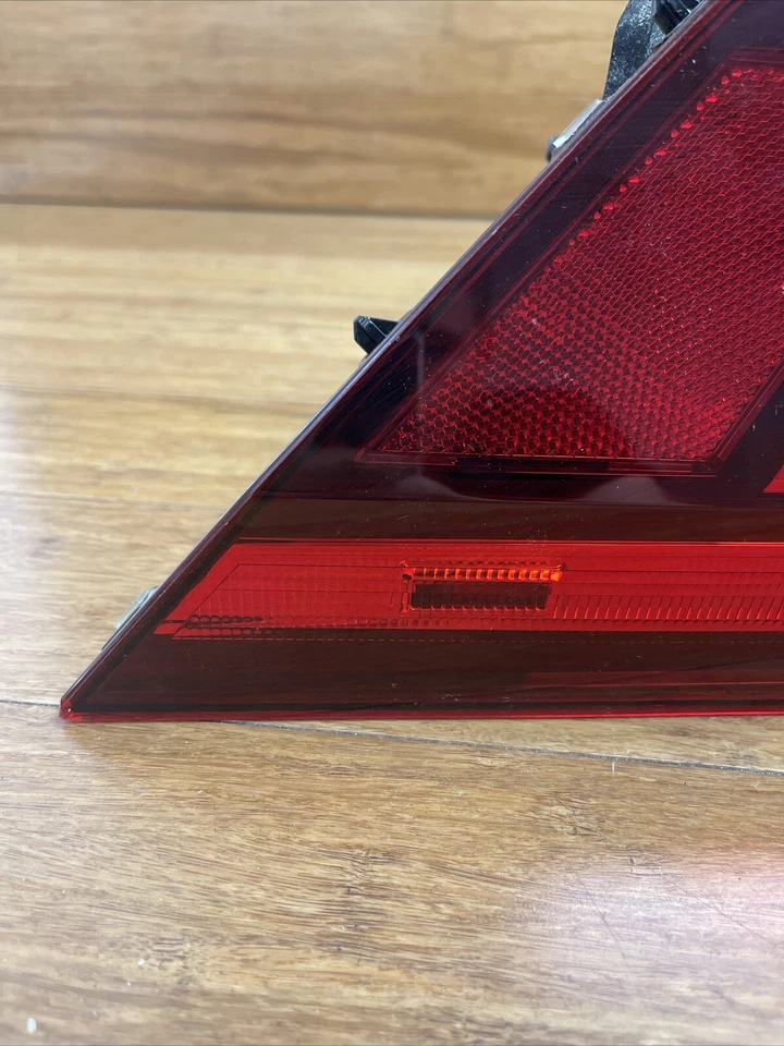 Conjunto de luz trasera izquierda Volkswagen Tiguan 2018-2020 5NN-945-095-A OEM *NOTA* Foto 2 de 4