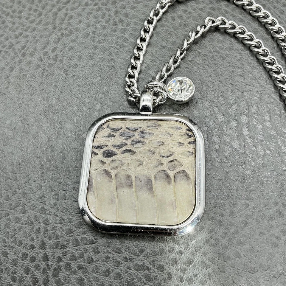 Collar Largo Ann Taylor Tono Plata Cadena Piel de Serpiente Colgante Estrás Dije Foto 3 de 4