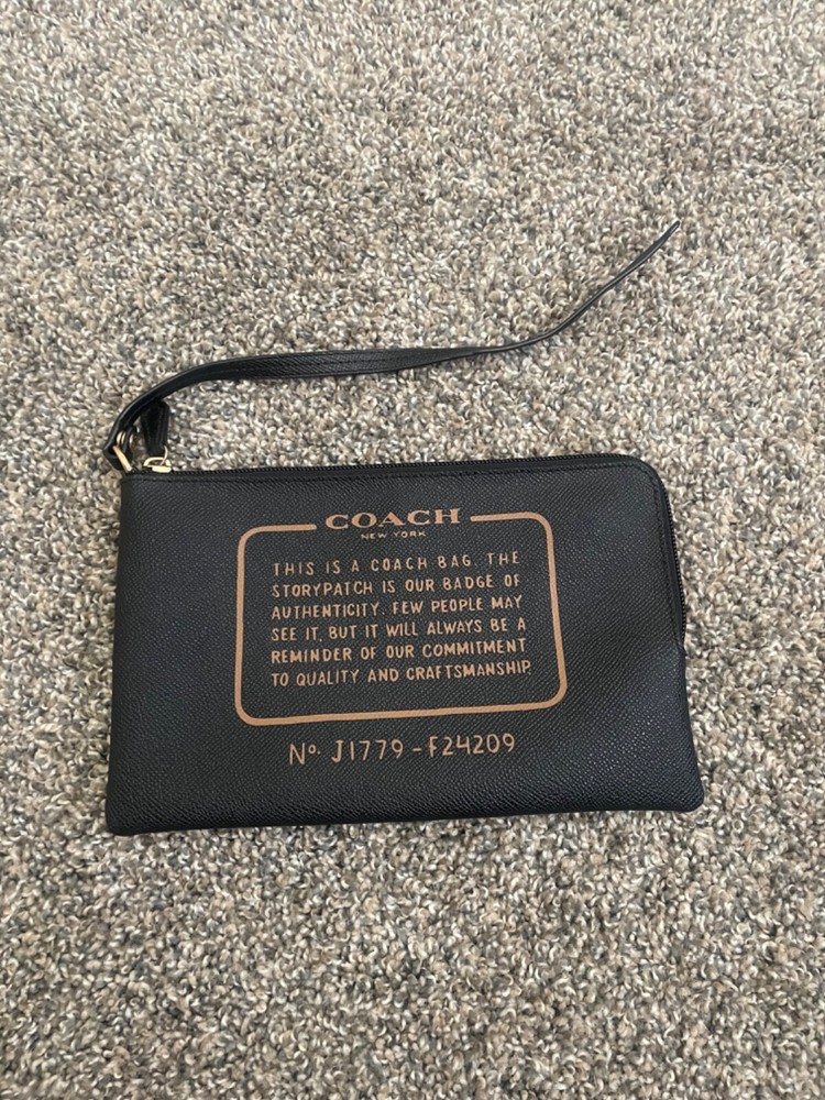 Black Coach clutch/wristlet in excellent condition