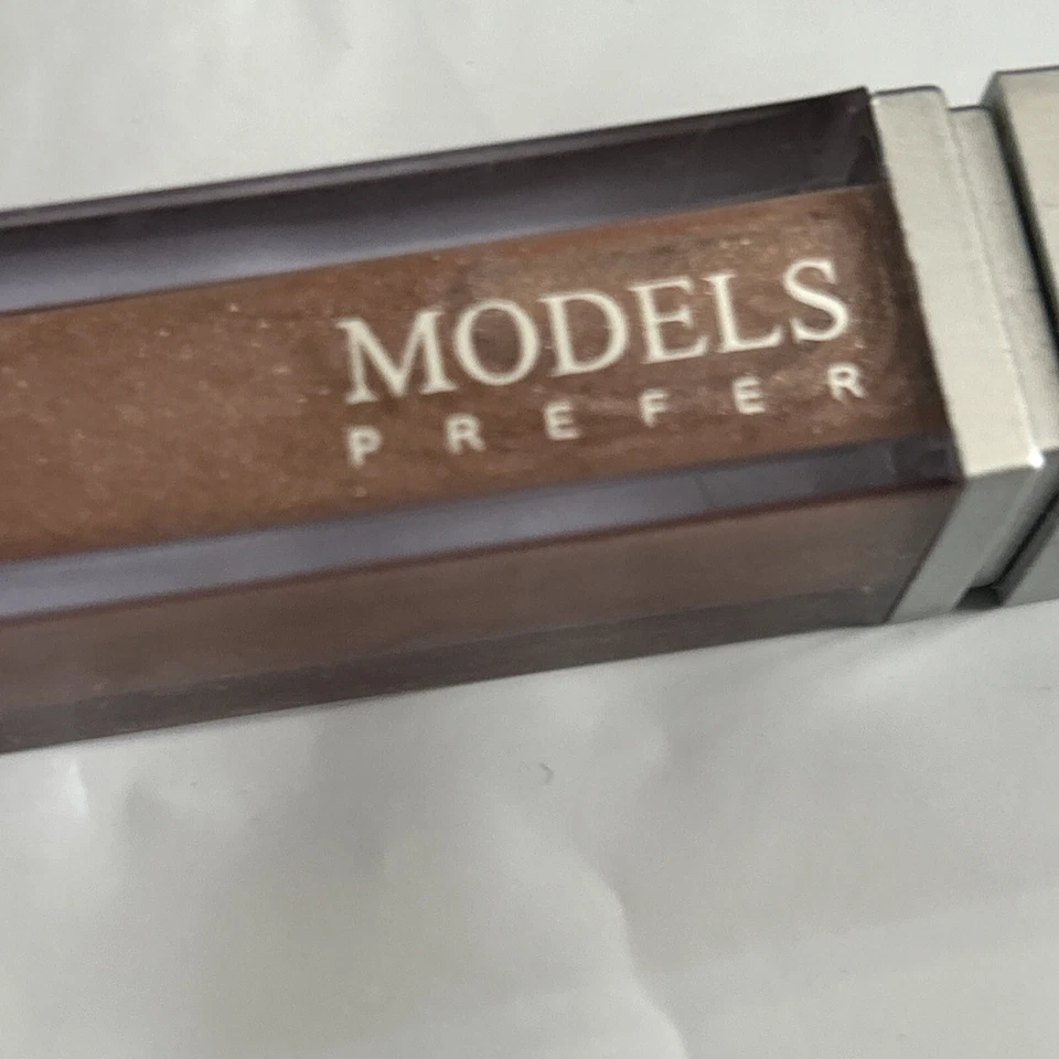 Models Prefer Lip gloss Suede Shimmer vintage Brown Brown Tone Lip Color Shine - Image 2 of 4