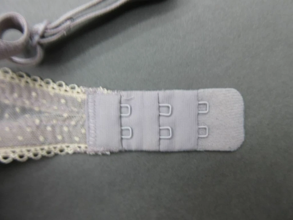 Sujetador 34C H&M Gris Lunares Con Aros Acolchado Cierre Trasero Demi 4M Foto 4 de 4