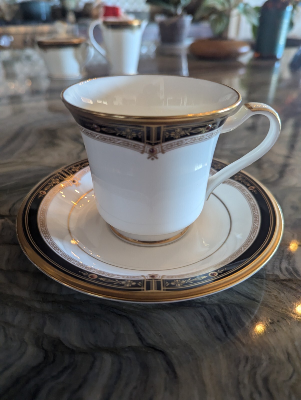 Juego de tazas y platillos Noritake "Oro y Sable" para 6, un total de 12 piezas de China de lujo