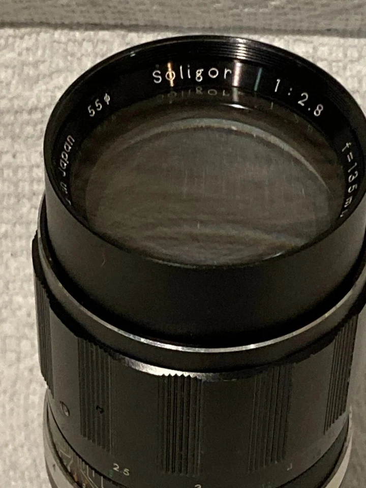 SOLIGOR TELE AUTO f= 1 35mm  1:2.8 W/lens caps Made in Japan - Image 3 of 4