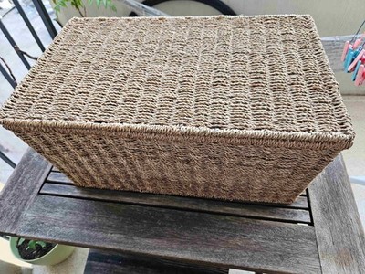 Geflochtener Korb mit Deckel / Woven Basket with Lid
