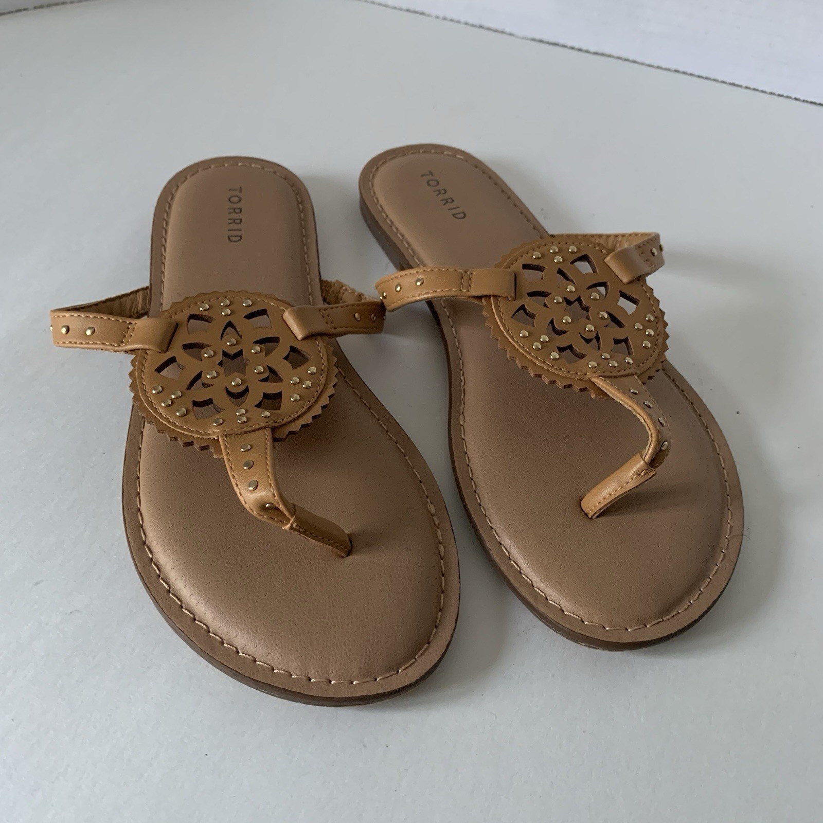 APL Sandali donna Torrid marroni con cinturino a T medaglione taglia 8WW