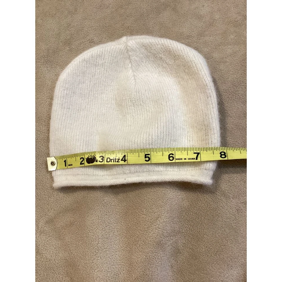 Chapéu gorro marfim H & M, sistema operacional, 35% angorá, 30% acrílico, 25% lã de cordeiro, 10% nylon - Imagem 2 de 4