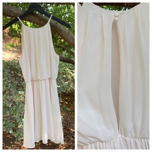 womens white flowy dress