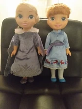 Disney Frozen Anna and Elsa doll 2-pack talking/singing, light up features. 