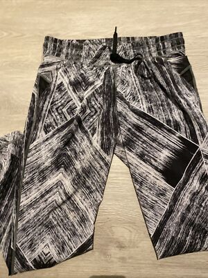Lululemon Long Pant Size 6. Very Good Condition