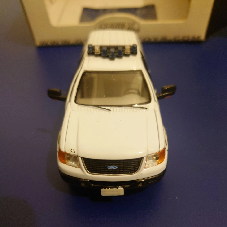 Caja de cambios coleccionable Ford Expedition 1:43 edición limitada como nueva Foto 3 de 4