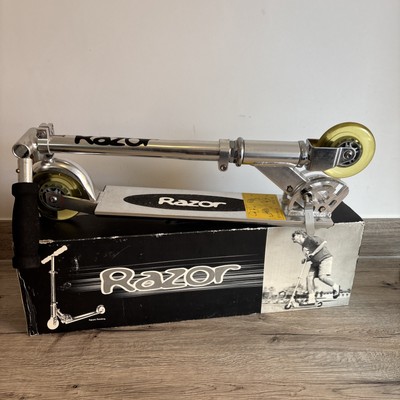 RARE Vintage NEW OLD STOCK NOS 2003 Original MS-MS-130 RAZOR Micro Scooter