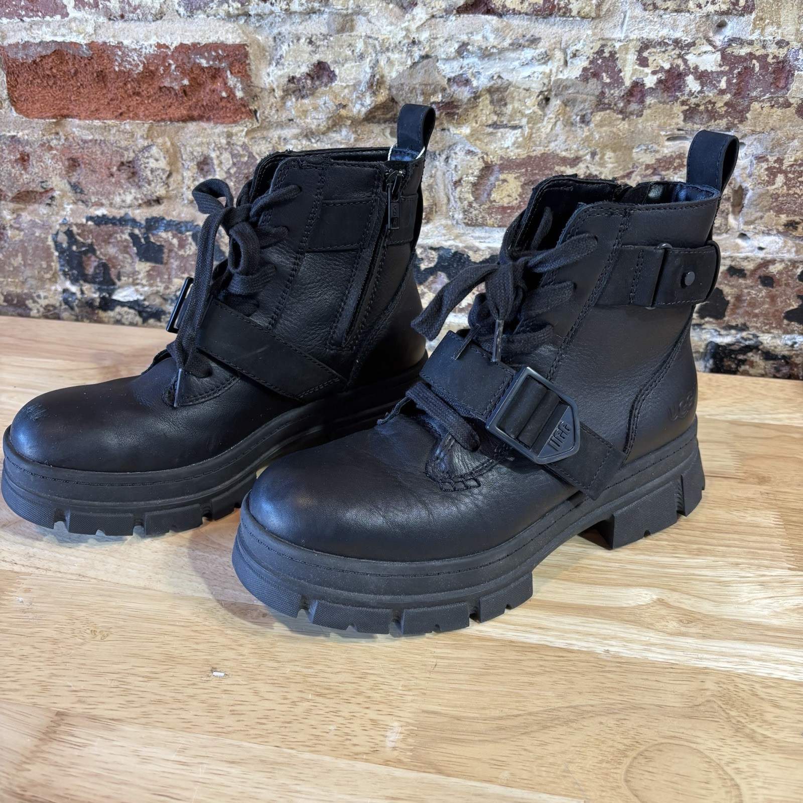 UGG Women’s Size 7.5 Ashton Black Leather Lace Up Platform Combat Boots Grunge