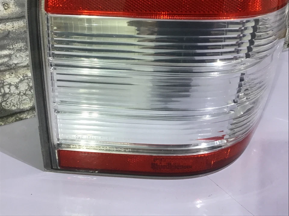 Luz trasera izquierda Ford Taurus X 2008 2009 (lado del conductor) con bombillas, fabricante original, completa Foto 3 de 4