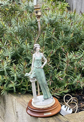 Vintage A Belcari Tischlampe Dame Figur Porzellan Capodimonte Italien