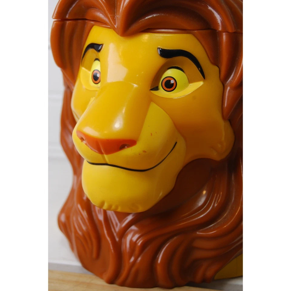 Taza Lion King Stein Taza Simba Vajilla de plástico con tapa y mango Mercancía de Disney Foto 3 de 4
