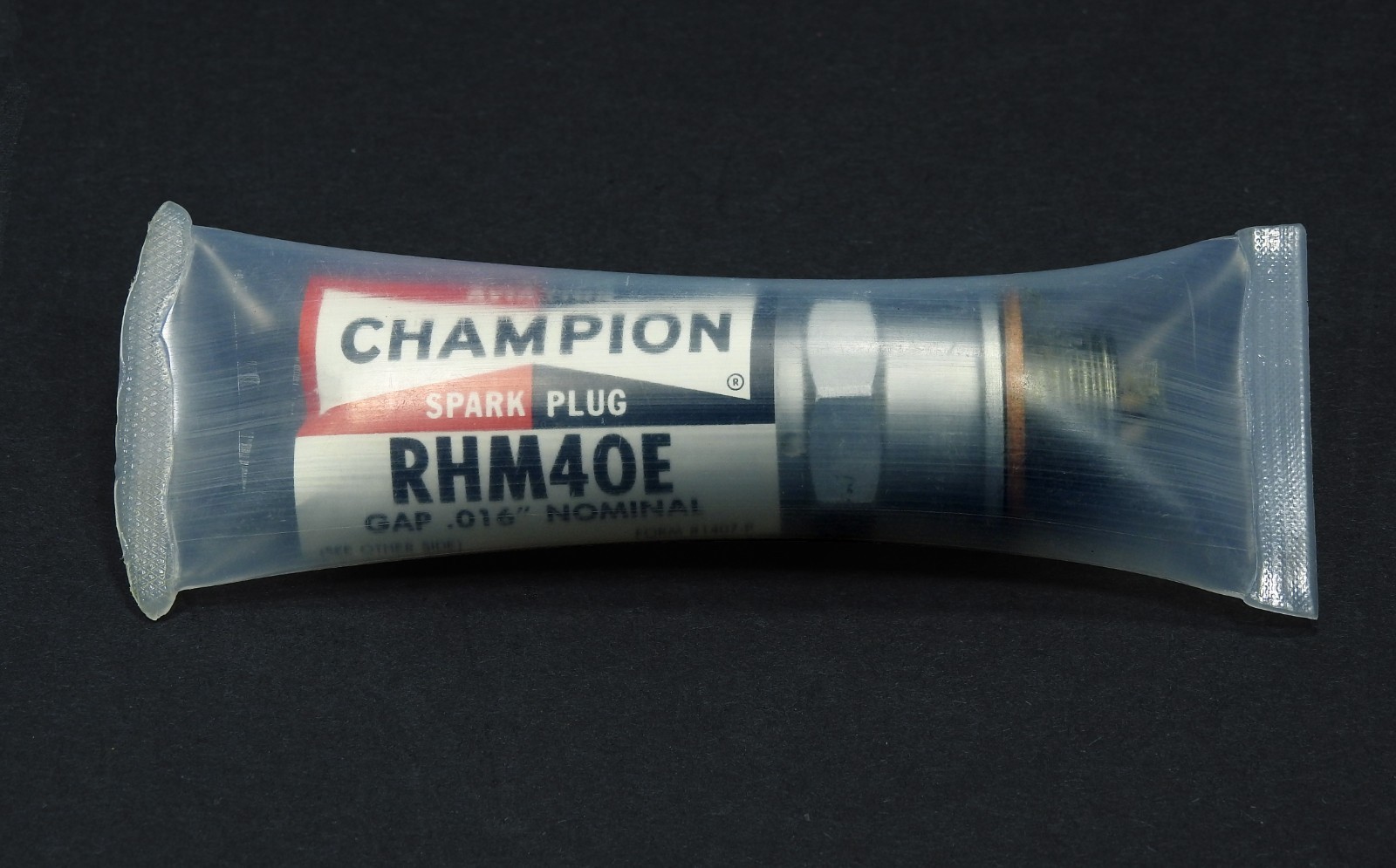 CHAMPION RHM40E AIRCRAFT SPARK PLUG - NEW - FACTORY SEALED